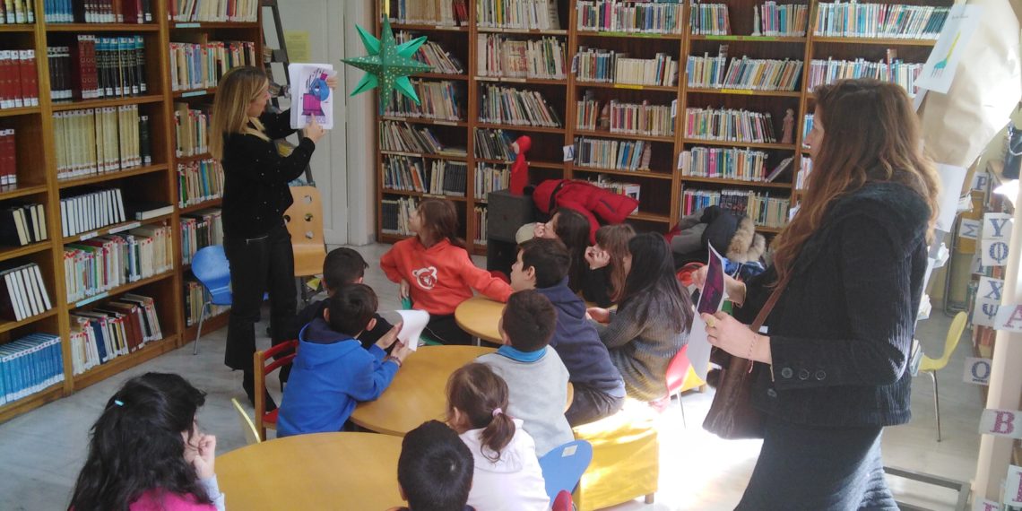 Στις βιβλιοθήκες κάθε μήνα έχουμε… θέμα