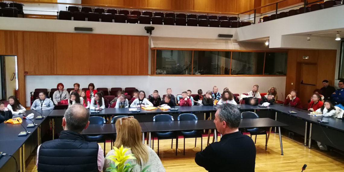 Μαθητές και μαθήτριες από την Ευρώπη συνομιλούν με τον Δήμαρχο για την ανακύκλωση