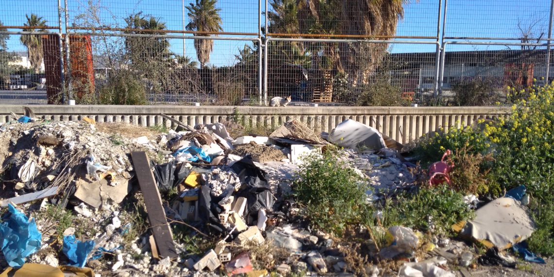 Τέλος στην αυτοσχέδια χωματερή της οδού Σαλαμινίας