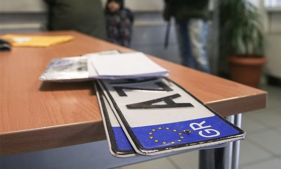 Επιστροφή πινακίδων από τη δημοτική αστυνομία