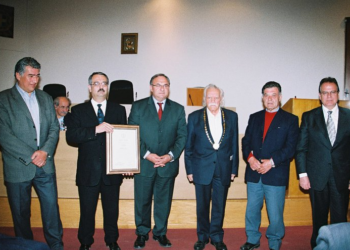 Αποχαιρετισμός στον Μανώλη Γλέζο, επίτιμο δημότη Αιγάλεω