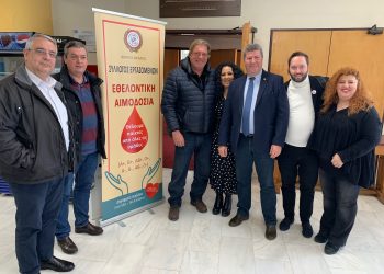 Δεκάδες ανθρώπων στην ανοιχτή αιμοδοσία στο δημαρχείο Αιγάλεω