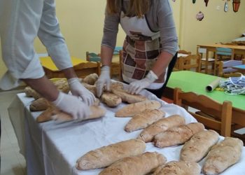 Φρέσκο ψωμί από τους βρεφονηπιακούς σταθμούς για το συσσίτιο