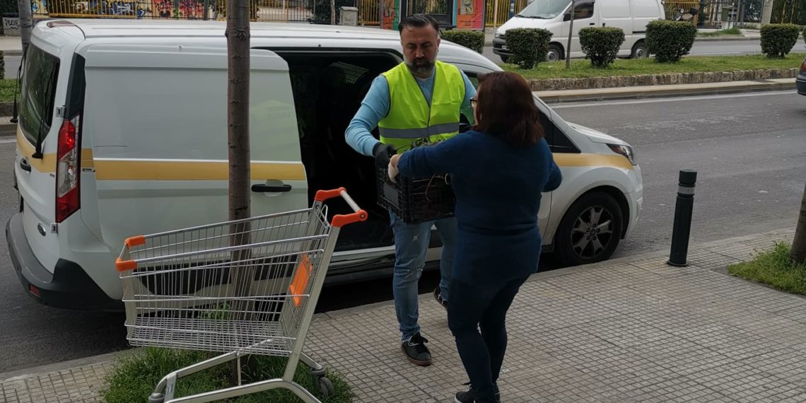 Πόρτα Πόρτα η υποστήριξη του Κοινωνικού Παντοπωλείου