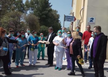 Λαμπάδες και αυγά στο Νοσοκομείο «Αγία Βάρβαρα»