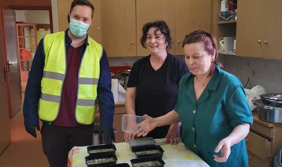 Εθελοντική διανομή Πασχαλινού Γεύματος και Προϊόντων