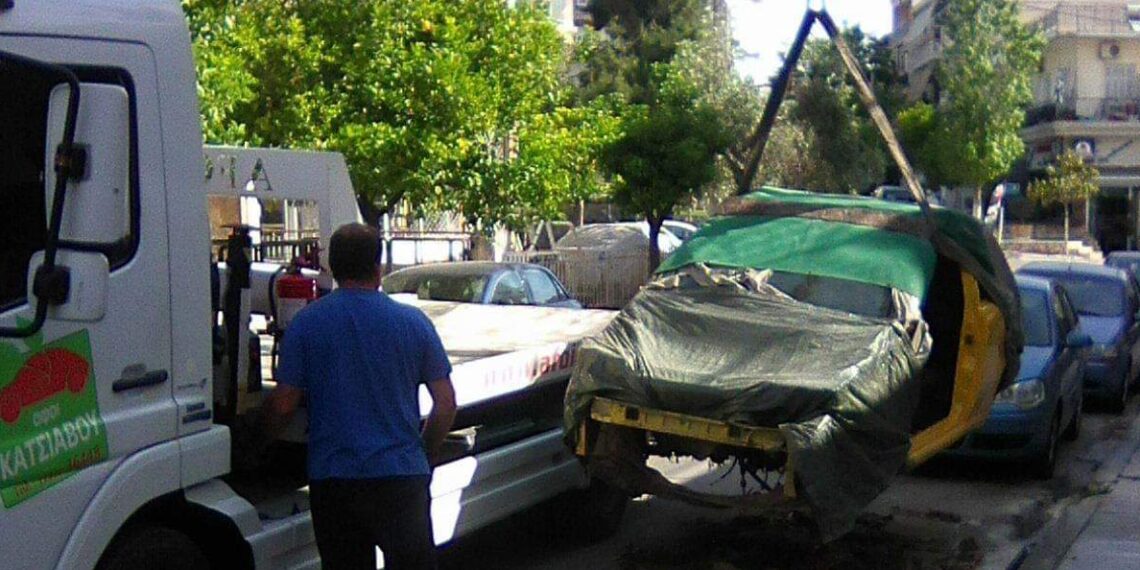 Απομάκρυνση εγκαταλελειμμένων αυτοκινήτων στο Αιγάλεω