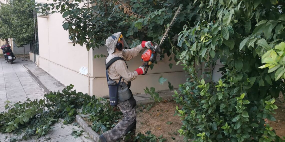 Καθαρισμός και εξωραϊσμός σε δρόμους και πλατείες της πόλης