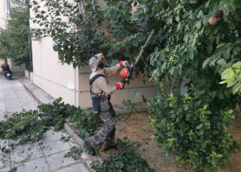 Καθαρισμός και εξωραϊσμός σε δρόμους και πλατείες της πόλης