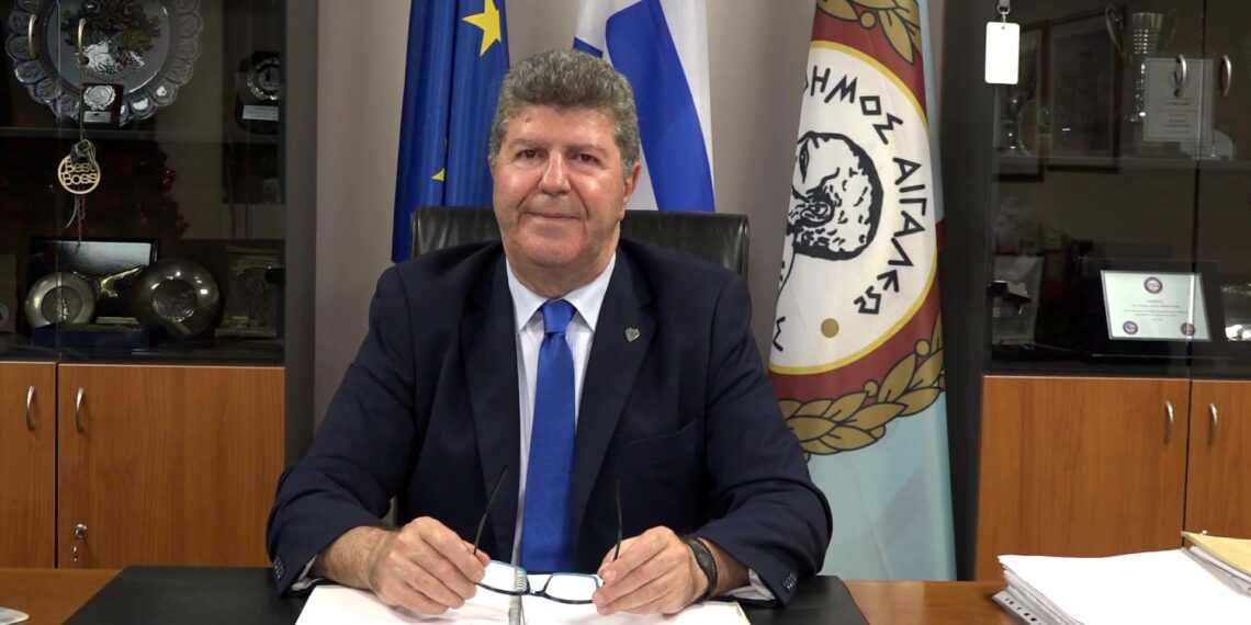 Χριστουγεννιάτικο μήνυμα και ευχές του Δημάρχου Αιγάλεω Γιάννη Γκίκα