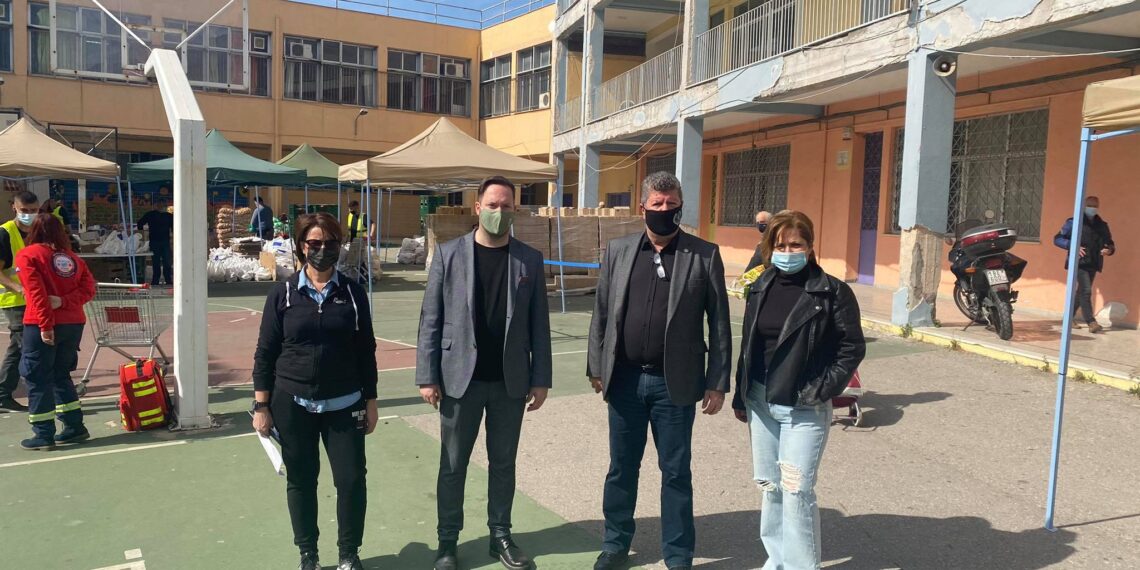 Διανομή τροφίμων για τους δικαιούχους του προγράμματος ΤΕΒΑ