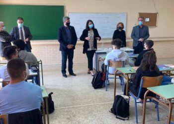 Η Υπουργός Παιδείας και ο Δήμαρχος Αιγάλεω στην επανέναρξη λειτουργίας των Λυκείων του Δήμου Αιγάλεω.