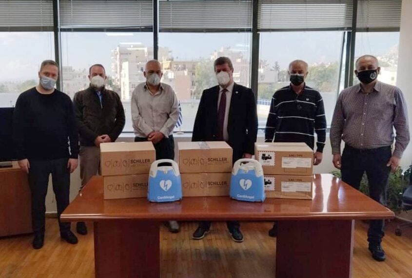 Δωρεά 6 απινιδωτών στον δήμο Αιγάλεω