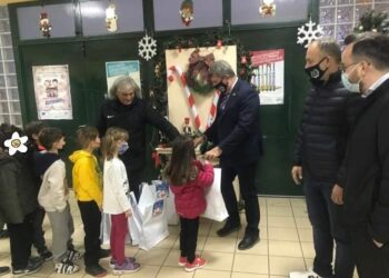 Ευχές και δώρα από τον Δήμαρχο Γιάννη Γκίκα στη γιορτή των ΚΔΑΠ