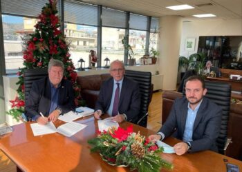 Υπογράφτηκε η σύμβαση για το έργο με τίτλο «Προμήθεια ειδικού εξοπλισμού για τη δημιουργία έξυπνης πλατείας (Smart Square)»