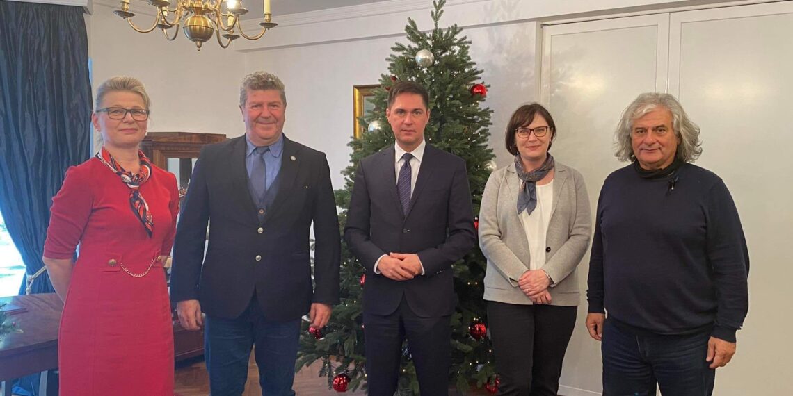 Υπογραφή συμφωνίας του Δήμου Αιγάλεω με το Πολωνικό Σχολείο