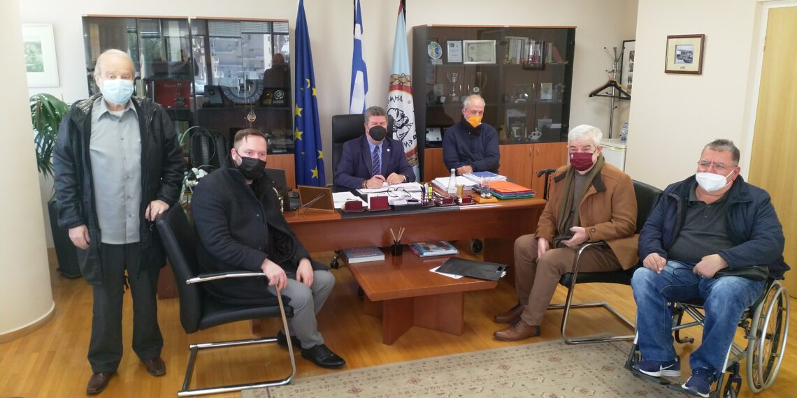 Συνάντηση Δημάρχου Αιγάλεω Γιάννη Γκίκα με εκπροσώπους του Πανελληνίου Συλλόγου Παραπληγικών