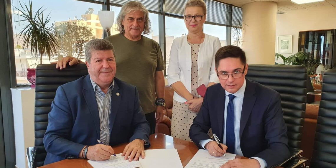 Ανανέωση συμφωνίας του Δήμου Αιγάλεω με το Πολωνικό Σχολείο