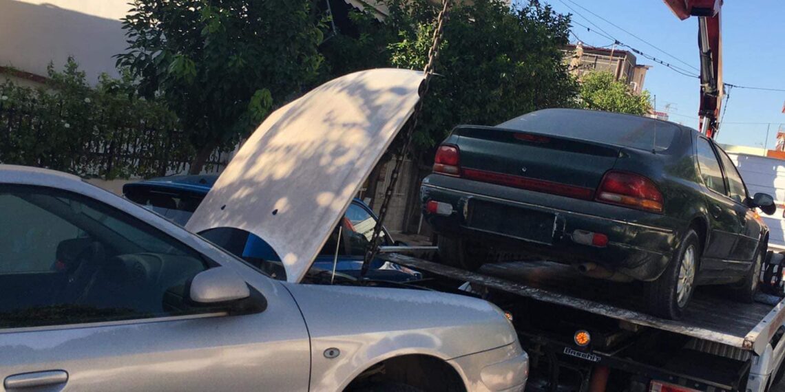 Απομάκρυνση εγκαταλελειμμένων αυτοκινήτων