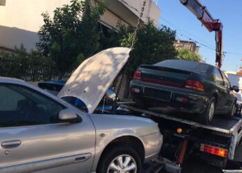 Απομάκρυνση εγκαταλελειμμένων αυτοκινήτων