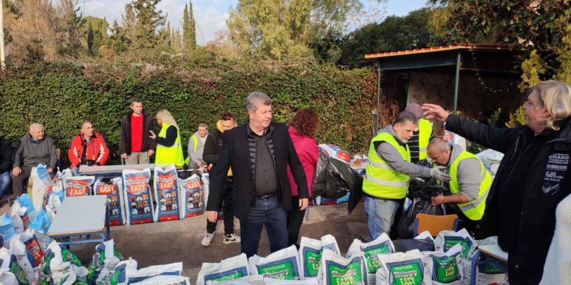 Διανομή ξηράς τροφής για τα αδέσποτα ζώα