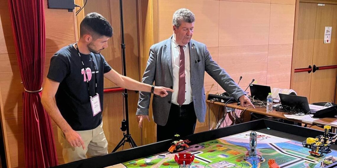 Στον Περιφερειακό Διαγωνισμό Αττικής “FIRST® LEGO® LeagueChallenge Αθήνα” ο Δήμαρχος Αιγάλεω Γιάννης Γκίκας