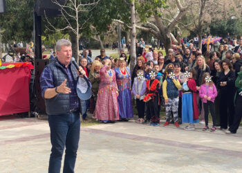 Μικροί και μεγάλοι απόλαυσαν τα Κούλουμα στο Άλσος Αιγάλεω