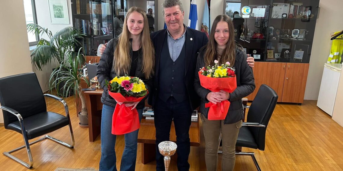 Ο Δήμαρχος Αιγάλεω Γιάννης Γκίκας τίμησε τις πρωταθλήτριες Στέλλα Μαρεντάκη και Μαρία-Αθανασία Αναστασοπούλου