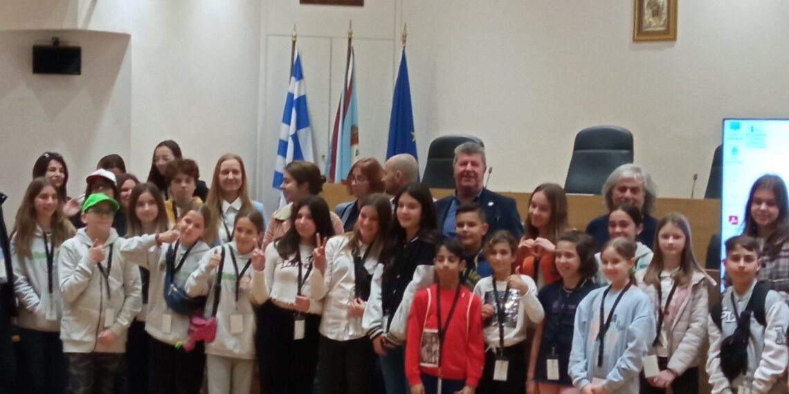 Μαθητές και μαθήτριες του προγράμματος Erasmus+ επισκέφθηκαν το Δημαρχείο Αιγάλεω