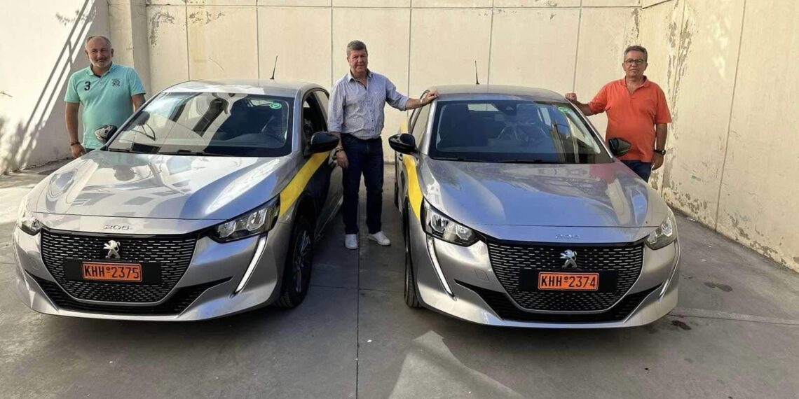 Δύο υπερσύγχρονα ηλεκτρικά αυτοκίνητα παρέλαβε ο Δήμος Αιγάλεω