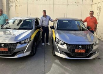 Δύο υπερσύγχρονα ηλεκτρικά αυτοκίνητα παρέλαβε ο Δήμος Αιγάλεω