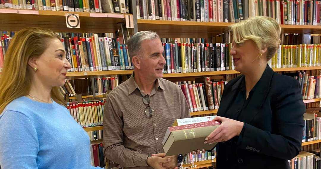 Δωρεά βιβλίων από Ρένα Δούρου του ΣΥΡΙΖΑ-ΠΣ