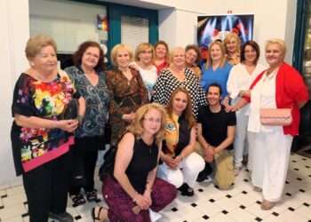 ΤΑ ΚΑΠΗ ΤΟΥ ΔΗΜΟΥ ΑΙΓΑΛΕΩ ΠΑΙΖΟΥΝ & ΒΛΕΠΟΥΝ ΘΕΑΤΡΟ!