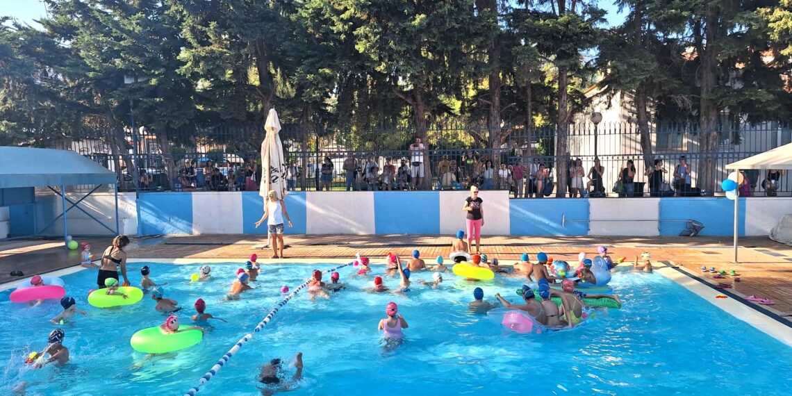 Γιορτινό κλίμα και δροσερά χαμόγελα στην Καλοκαιρινή Γιορτή των Τμημάτων Κολύμβησης του Δήμου Αιγάλεω
