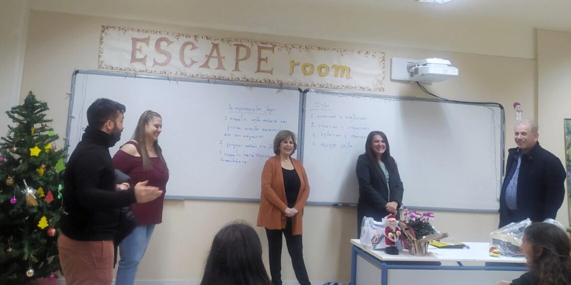 Γιορτινές ευχές και δέσμευση στήριξης στο Αλληλέγγυο Φροντιστήριο του Δήμου Αιγάλεω