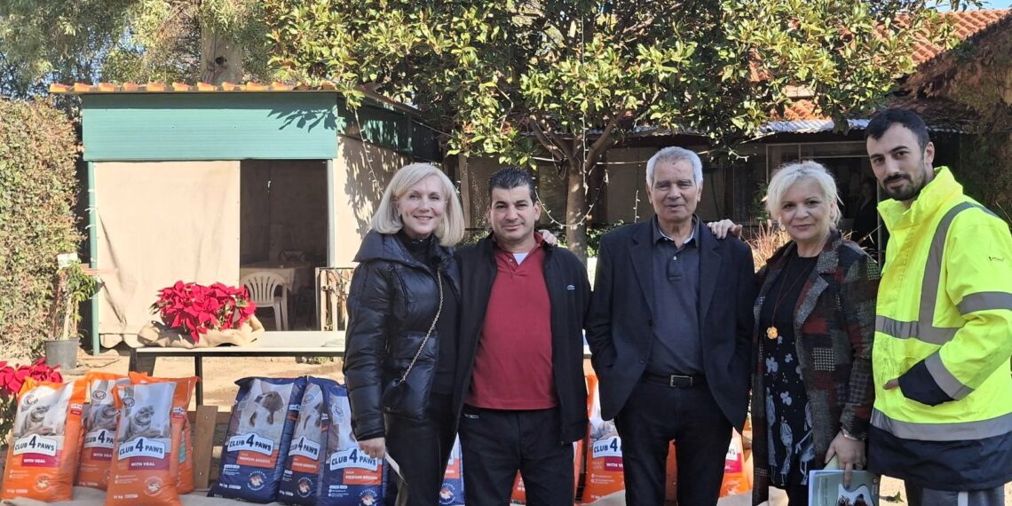 Έμπρακτη Φροντίδα για τα Αδέσποτα Ζώα: Με Επιτυχία η Διανομή Ξηράς Τροφής στον Δήμο Αιγάλεω