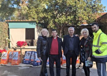 Έμπρακτη Φροντίδα για τα Αδέσποτα Ζώα: Με Επιτυχία η Διανομή Ξηράς Τροφής στον Δήμο Αιγάλεω