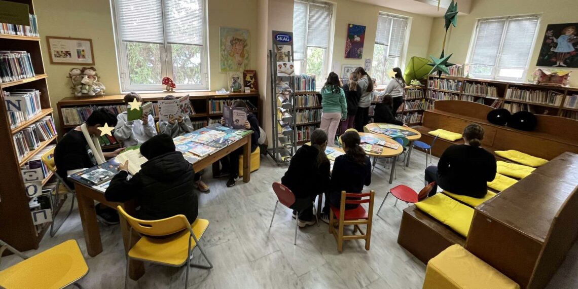 Ταξίδι στον κόσμο των βιβλίων: Οι μαθητές του 12ου Δημοτικού Σχολείου Αιγάλεω στη Δημοτική Βιβλιοθήκη