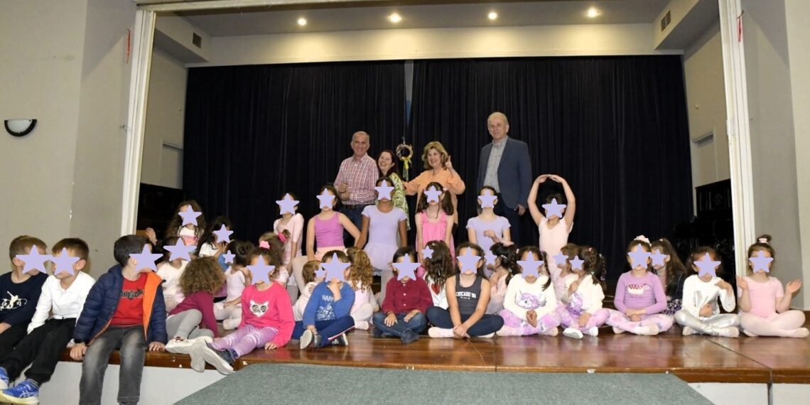 Οι λιλιπούτειες μαθήτριες του Τμήματος Χορού του Δήμου Αιγάλεω τίμησαν με χάρη την Παγκόσμια Ημέρα Χορού