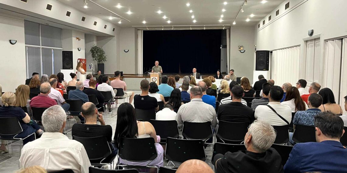 Με μεγάλη επιτυχία πραγματοποιήθηκε η παρουσίαση του βιβλίου«Η ηγεσία θέλει… Παπούτσια» στον Δήμο Αιγάλεω