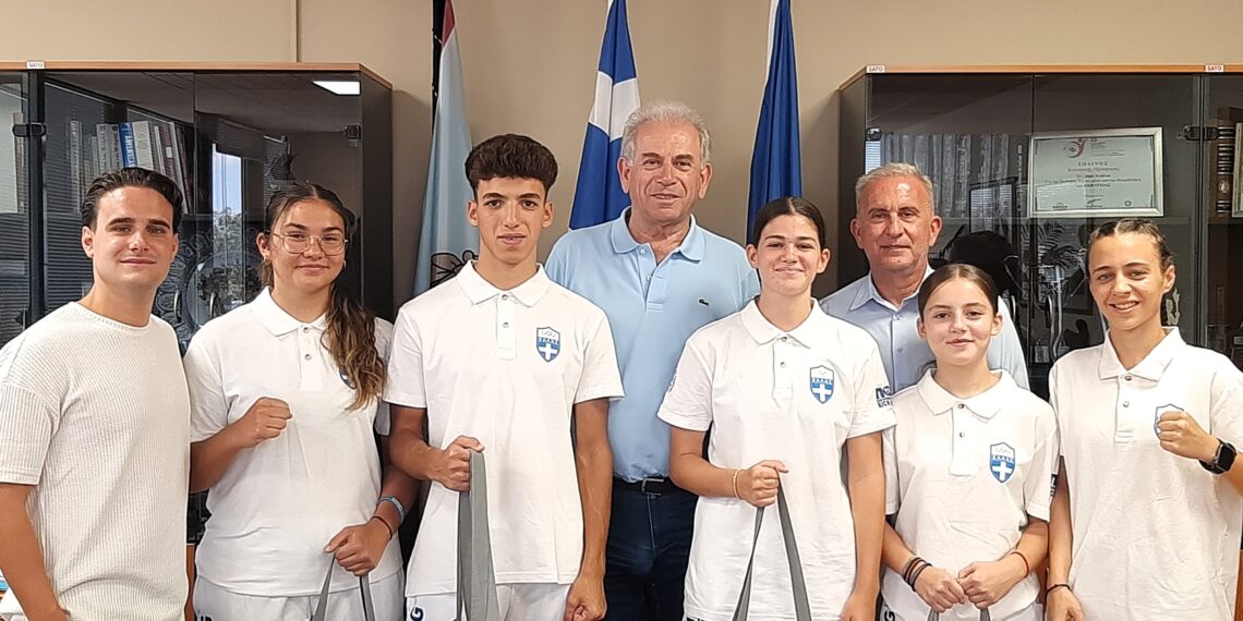 Επίσκεψη αθλητών της IRON TEAM στο Δημαρχείο Αιγάλεω