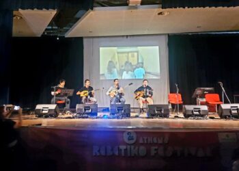 Το «Αντιφασιστικό Ρεμπέτικο» ένωσε φωνές και συναισθήματα στο Αιγάλεω