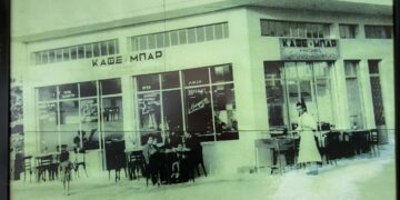 Τα καφενεία στις γειτονιές του Αιγάλεω ξαναζωντανεύουν τη μουσική μας παράδοση