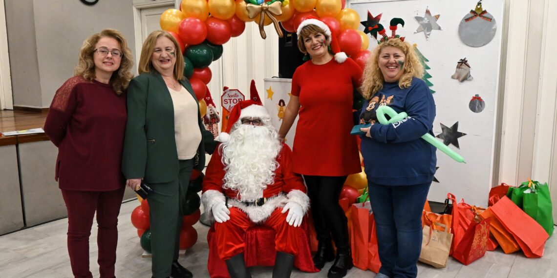 Χριστουγεννιάτικη γιορτή χαράς και προσφοράς για τα παιδιά από τον Δήμο Αιγάλεω