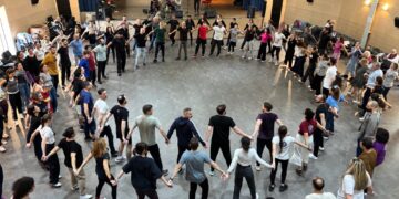 #ΣΥΝ_χορεύουμε • #ΣΥΝ_προσφέρουμε • #ΣΥΝ_ενισχύουμε