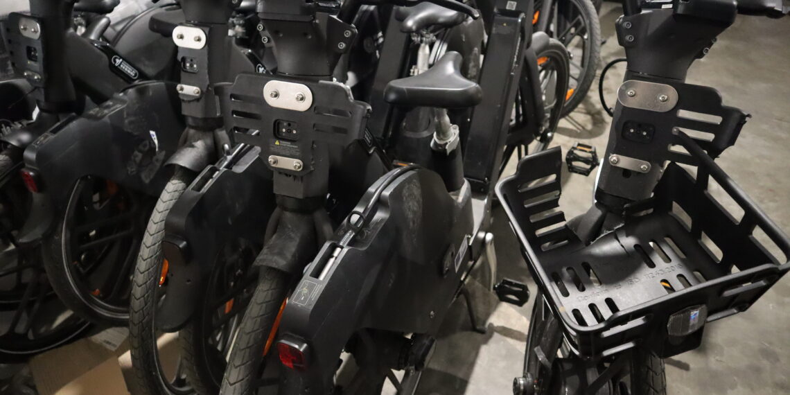 Κοινόχρηστα Ηλεκτρικά Ποδήλατα στον Δήμο Αιγάλεω: Πιλοτική εφαρμογή και αναγκαστική αναστολή λόγω βανδαλισμών