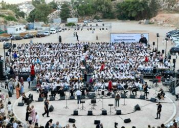 Δυναμική παρουσία των Σχολείων του Αιγάλεω στη μεγάλη Μαθητική Συναυλία – Αφιέρωμα στον Χρήστο Νικολόπουλο