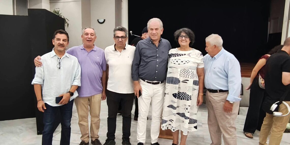 Με επιτυχία ολοκληρώθηκε η έκθεση των Εικαστικών Εργαστηρίων Ζωγραφικής και Κεραμικής του Δήμου Αιγάλεω